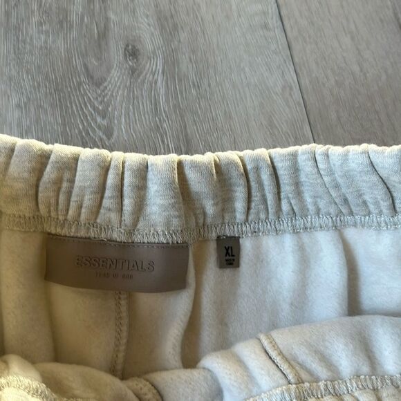 FEAR OF GOD ESSENTIALS SHORTS‎ OATMEAL XL NWT IN PACKAGING - Picture 10 of 14